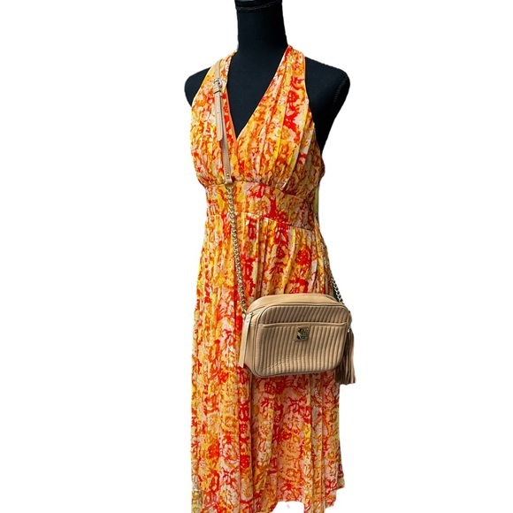 ISAAC Mizrahi Quilted Tan Leather Camera Style Crossbody Bag - Picture 5 of 16